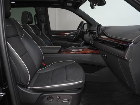 Used 2023 Cadillac Escalade Premium Luxury image 24