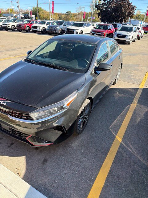 Used 2023 Kia Forte GT-Line w/ GT-Line Premium Package FWD image 3