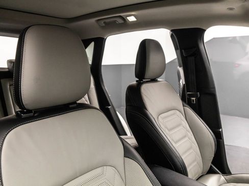 Used 2024 Ford Escape Platinum w/ Premium Technology Package image 40