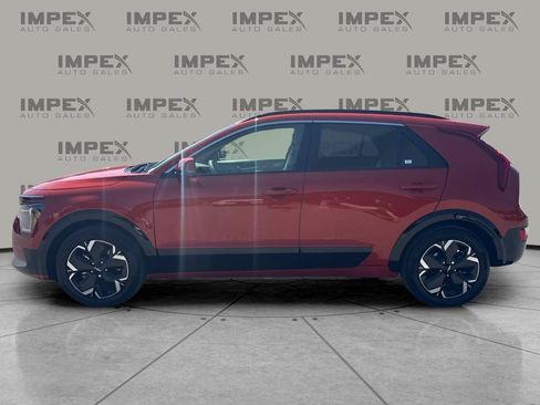 Used 2023 Kia Niro Wind w/ Wind Preserve Package FWD image 2