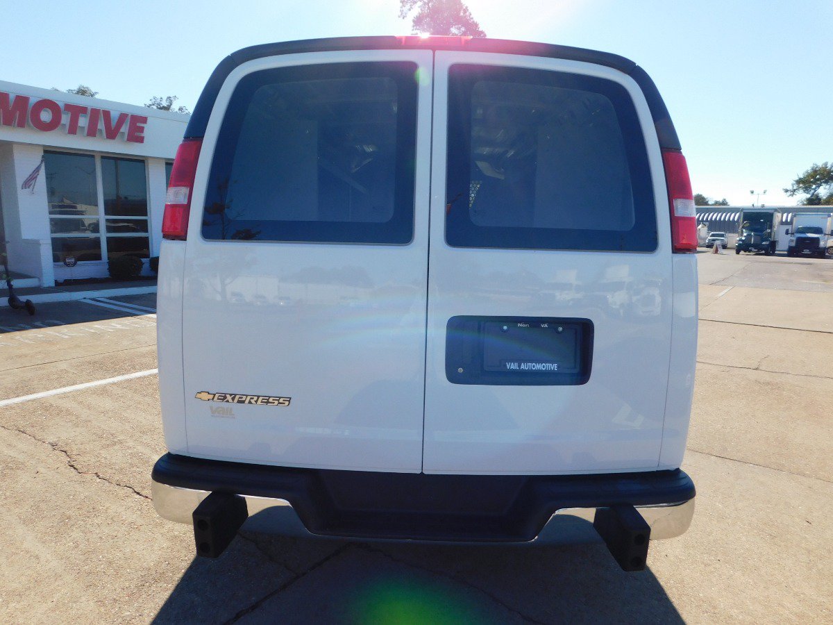 Used 2025 Chevrolet Express 2500 w/ Driver Convenience Package RWD image 4