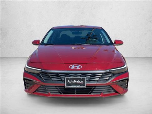 Used 2024 Hyundai Elantra SEL image 2