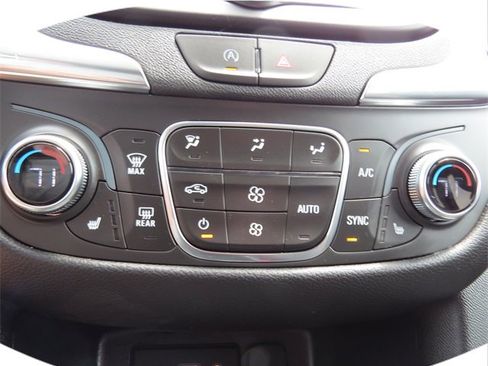 Used 2023 Chevrolet Equinox LT w/ Driver Convenience Package image 14