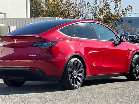 Used 2023 Tesla Model Y Performance image 4