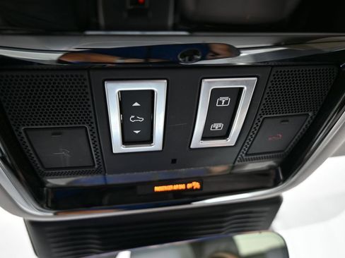 Used 2025 Land Rover Range Rover Velar Dynamic SE image 28