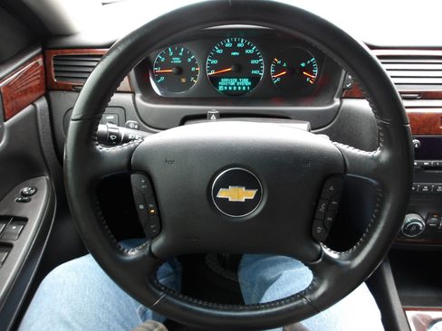 Used 2011 Chevrolet Impala LT image 13