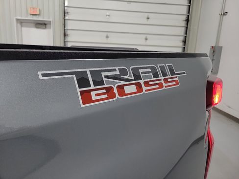 Used 2025 Chevrolet Silverado 1500 LT Trail Boss AWD/4WD image 19