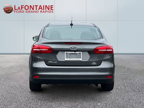Used 2017 Ford Focus SE FWD image 6