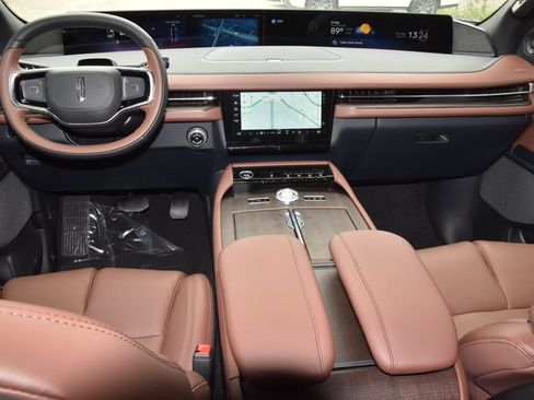 New 2026 Lincoln Navigator Reserve AWD/4WD image 17