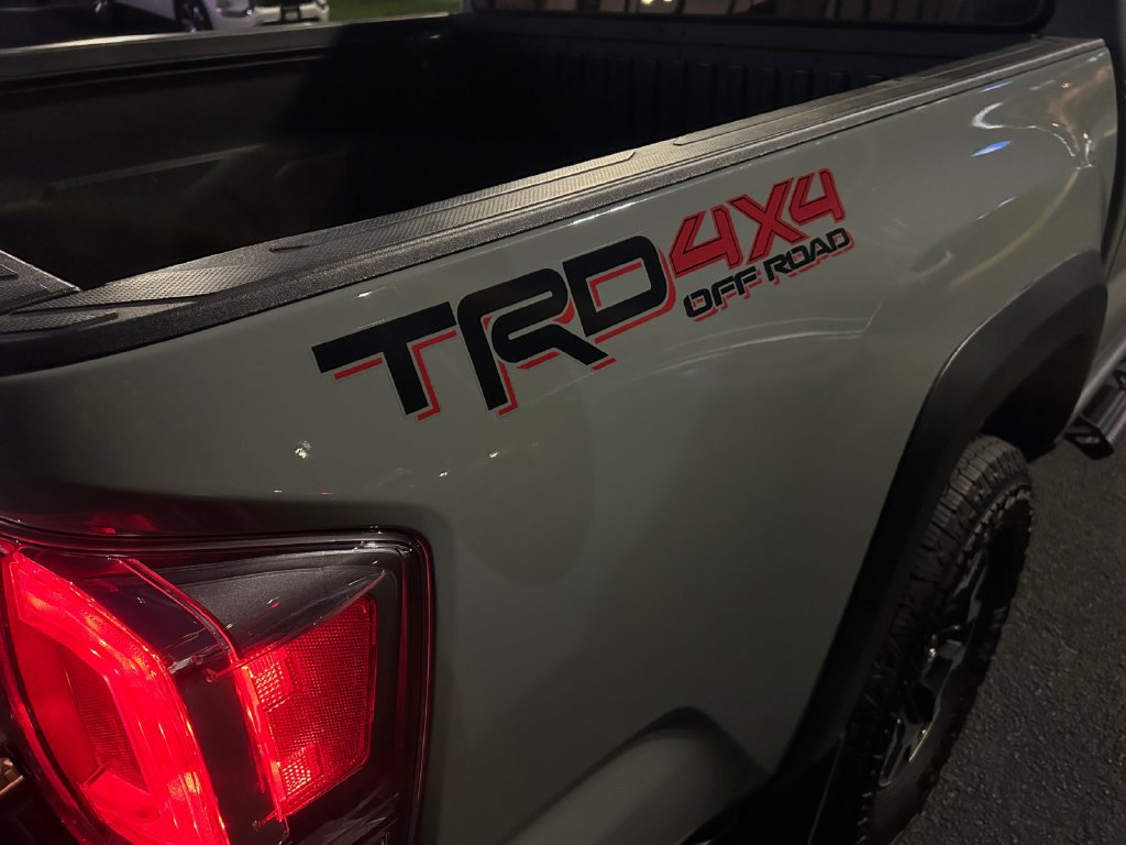 Used 2023 Toyota Tacoma TRD Off-Road w/ Technology Package AWD/4WD image 17