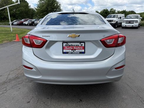 Used 2019 Chevrolet Cruze LT FWD image 4