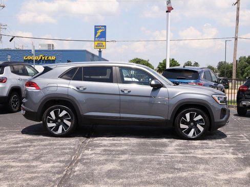 Used 2024 Volkswagen Atlas Cross Sport SE w/ Panoramic Sunroof Package AWD/4WD image 5