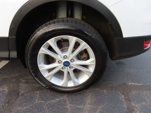 Used 2019 Ford Escape SE image 13