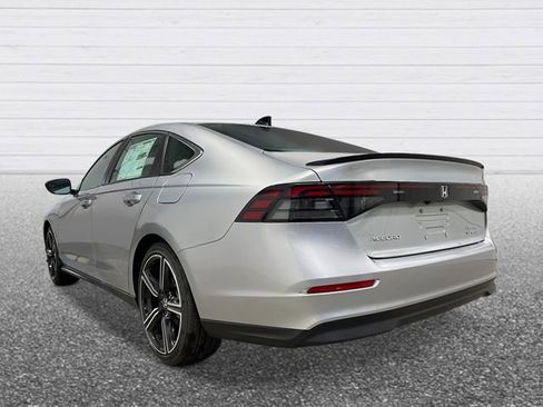 Used 2025 Honda Accord Sport image 3