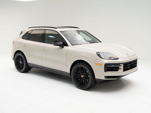 Used 2026 Porsche Cayenne AWD/4WD image 7