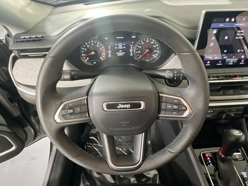 Used 2022 Jeep Compass Latitude image 11