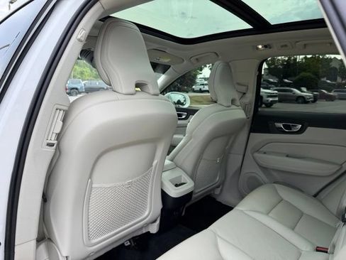 Used 2021 Volvo XC60 T5 Momentum FWD image 26