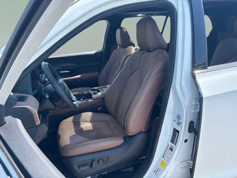 Used 2024 Toyota Grand Highlander AWD Hybrid image 22