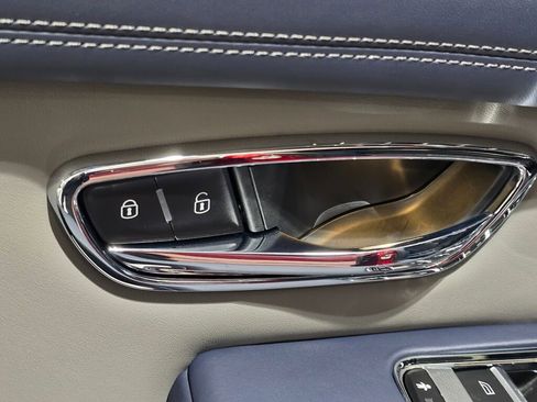 Used 2022 Bentley Bentayga image 31