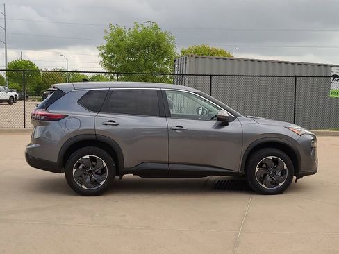 Certified 2025 Nissan Rogue SV FWD image 4