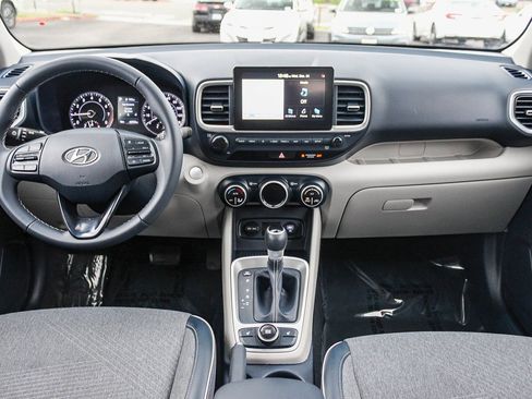 Used 2020 Hyundai Venue image 13