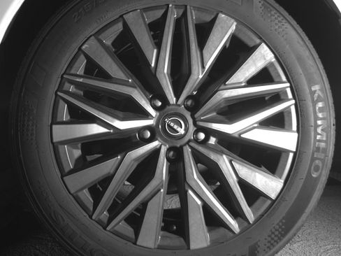 Used 2025 Nissan Altima 2.5 SV FWD image 14