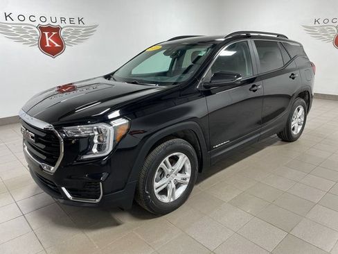 Used 2023 GMC Terrain SLE w/ Driver Convenience Package AWD/4WD image 3