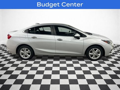 Used 2017 Chevrolet Cruze LT w/ Convenience Package FWD image 2