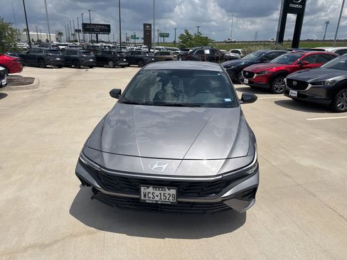 Used 2025 Hyundai Elantra Sport FWD image 3