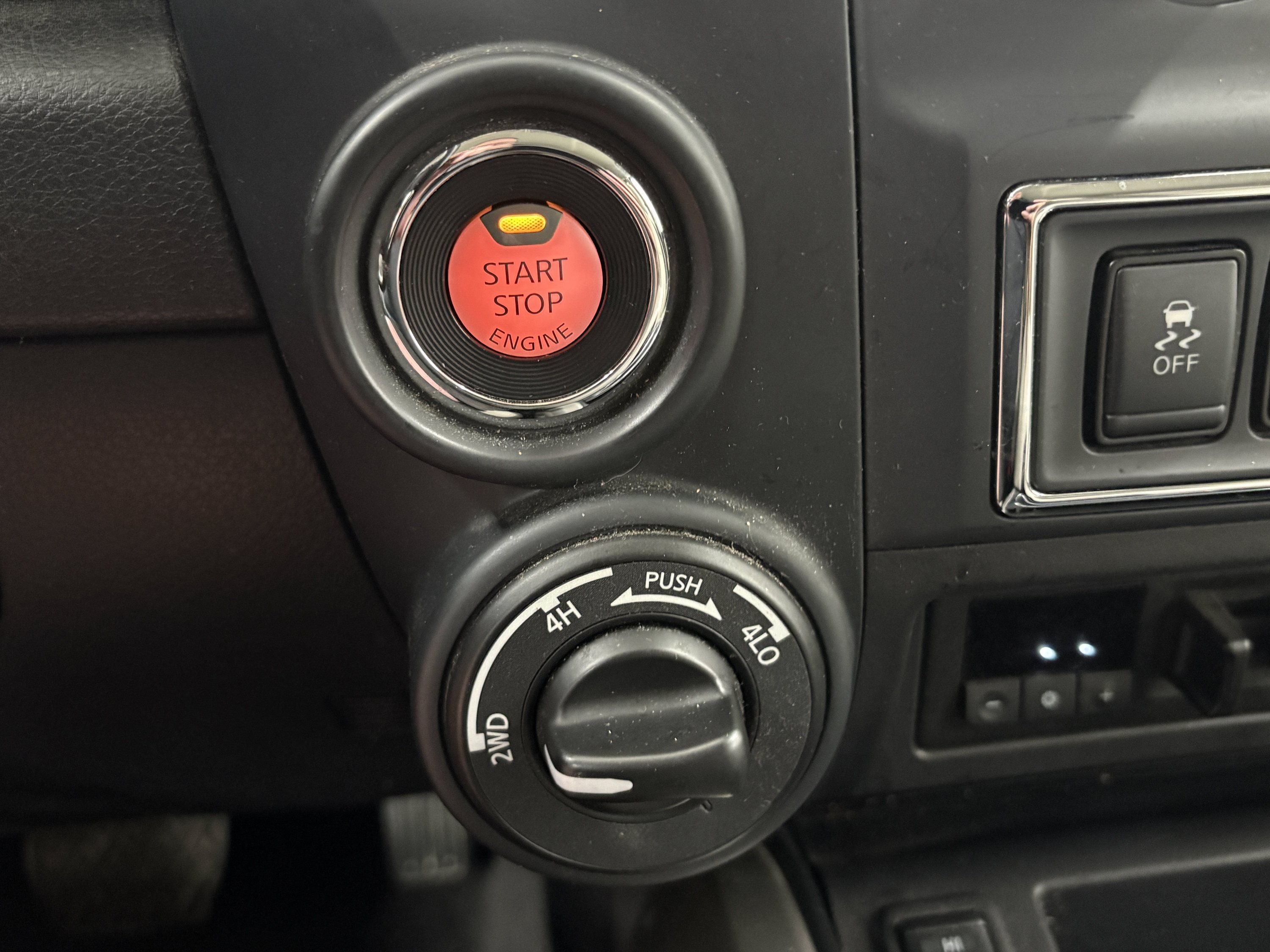 Used 2024 Nissan Titan SV w/ SV Convenience Package AWD/4WD image 16