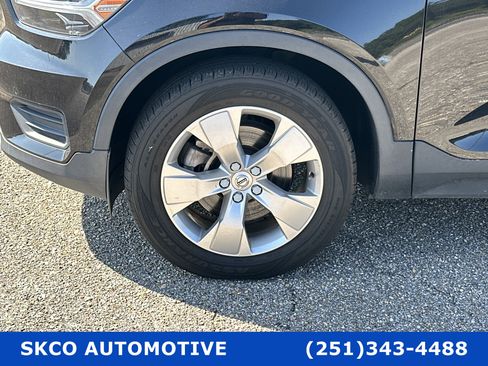 Used 2020 Volvo XC40 T5 Momentum image 9