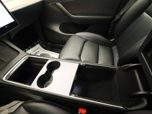 Used 2022 Tesla Model Y Long Range AWD/4WD image 21