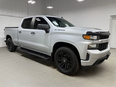 Used 2019 Chevrolet Silverado 1500 Custom w/ Custom Value Package image 3