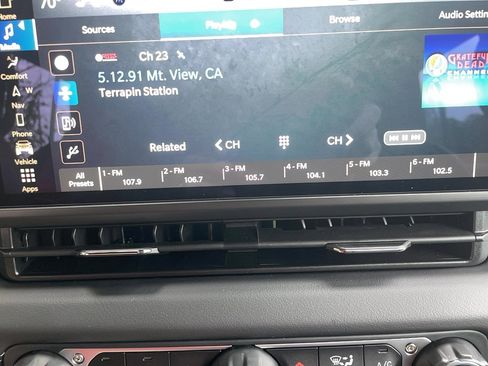 Used 2025 Jeep Wrangler Unlimited Sahara image 12