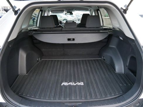 Used 2021 Toyota RAV4 LE image 18