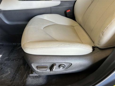 Used 2024 Toyota Grand Highlander AWD image 3