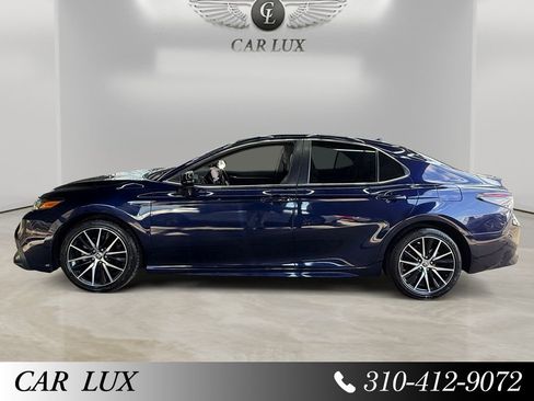 Used 2021 Toyota Camry SE image 2