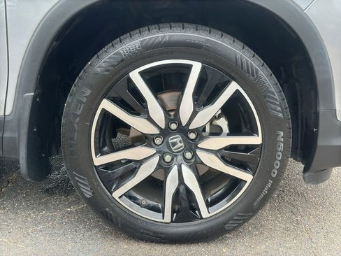 Used 2021 Honda Pilot Touring image 9