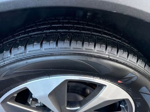 Used 2025 Ford Escape Platinum w/ Premium Technology Package image 24