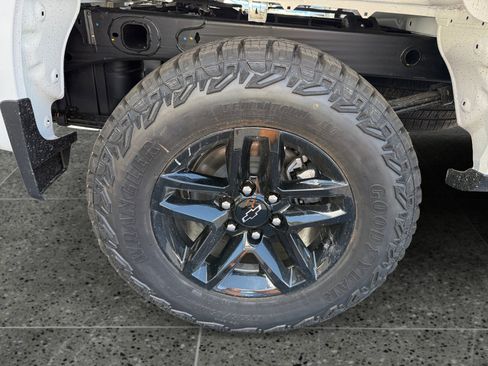 New 2026 Chevrolet Silverado 1500 Custom Trail Boss w/ LPO, Dark Essentials Package AWD/4WD image 13