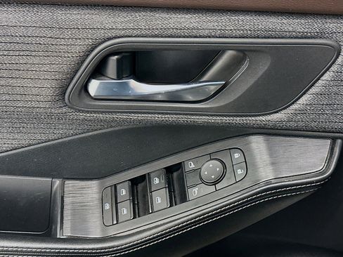 Used 2023 Nissan Rogue SV image 15