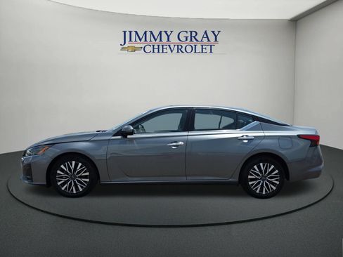 Used 2023 Nissan Altima 2.5 SV FWD image 2