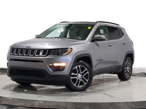 Used 2019 Jeep Compass Latitude image 1