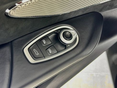 Used 2026 Aston Martin V8 Vantage S RWD image 16