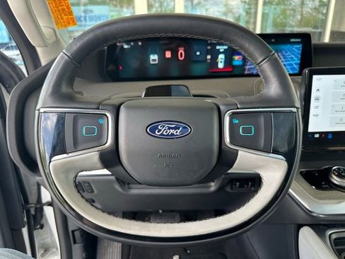 Used 2025 Ford Expedition Max Platinum w/ Driver's Package AWD/4WD image 25