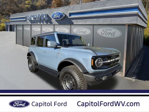 New 2025 Ford Bronco Outer Banks w/ Sasquatch Package AWD/4WD image 1