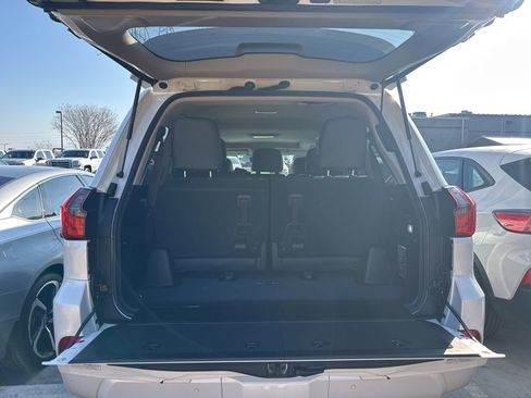 Used 2021 Lexus LX 570 4WD w/ Luxury Package image 9