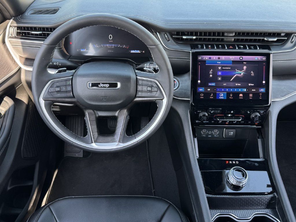 Used 2025 Jeep Grand Cherokee L Limited RWD image 11