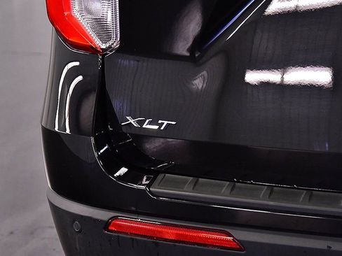 Used 2022 Ford Explorer XLT w/ Equipment Group 202A image 11