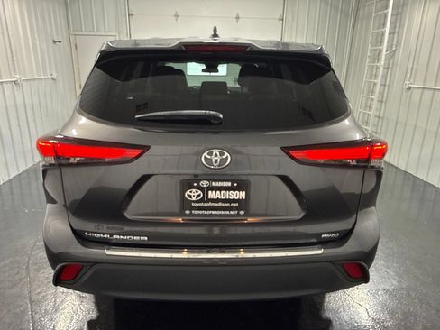 Used 2020 Toyota Highlander L AWD/4WD image 41